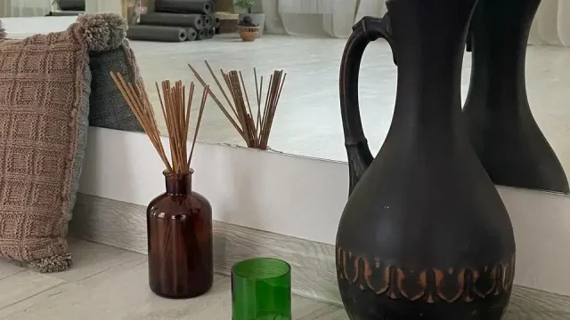 Студия йоги Собака мордой вниз